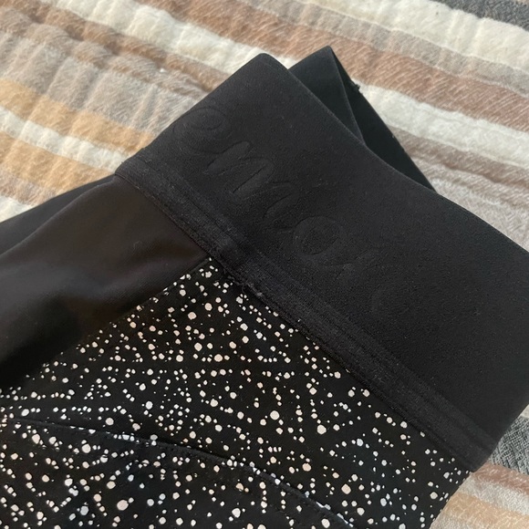 Luluelemon Yoga Pants Size 4 - Picture 3 of 3